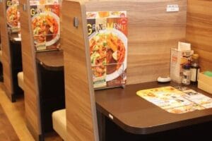 一人でファミレス、その気楽さと楽しみ方